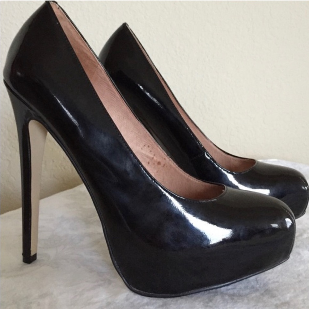 Aldo Black Patent Leather Pumps/Heels